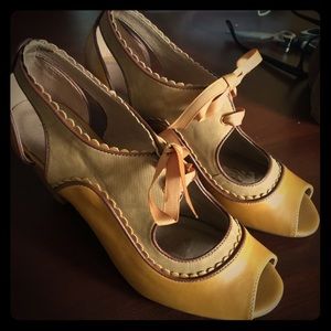 Cute retro pumps!